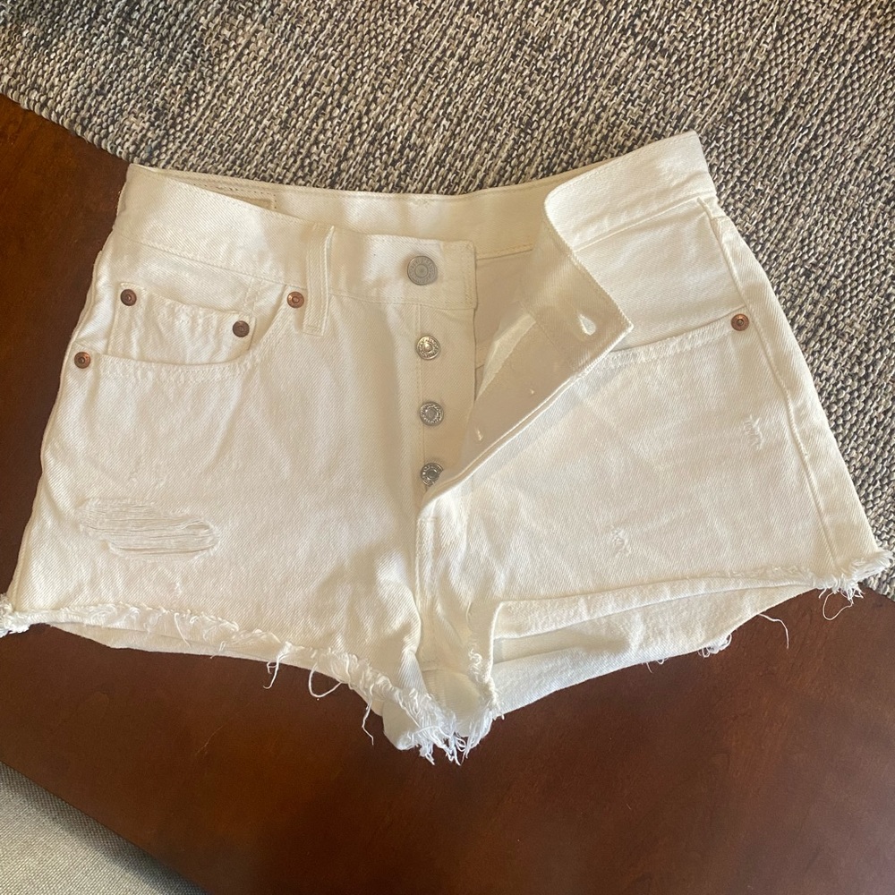 Women’s Levi’s 501 high wasted shorts!